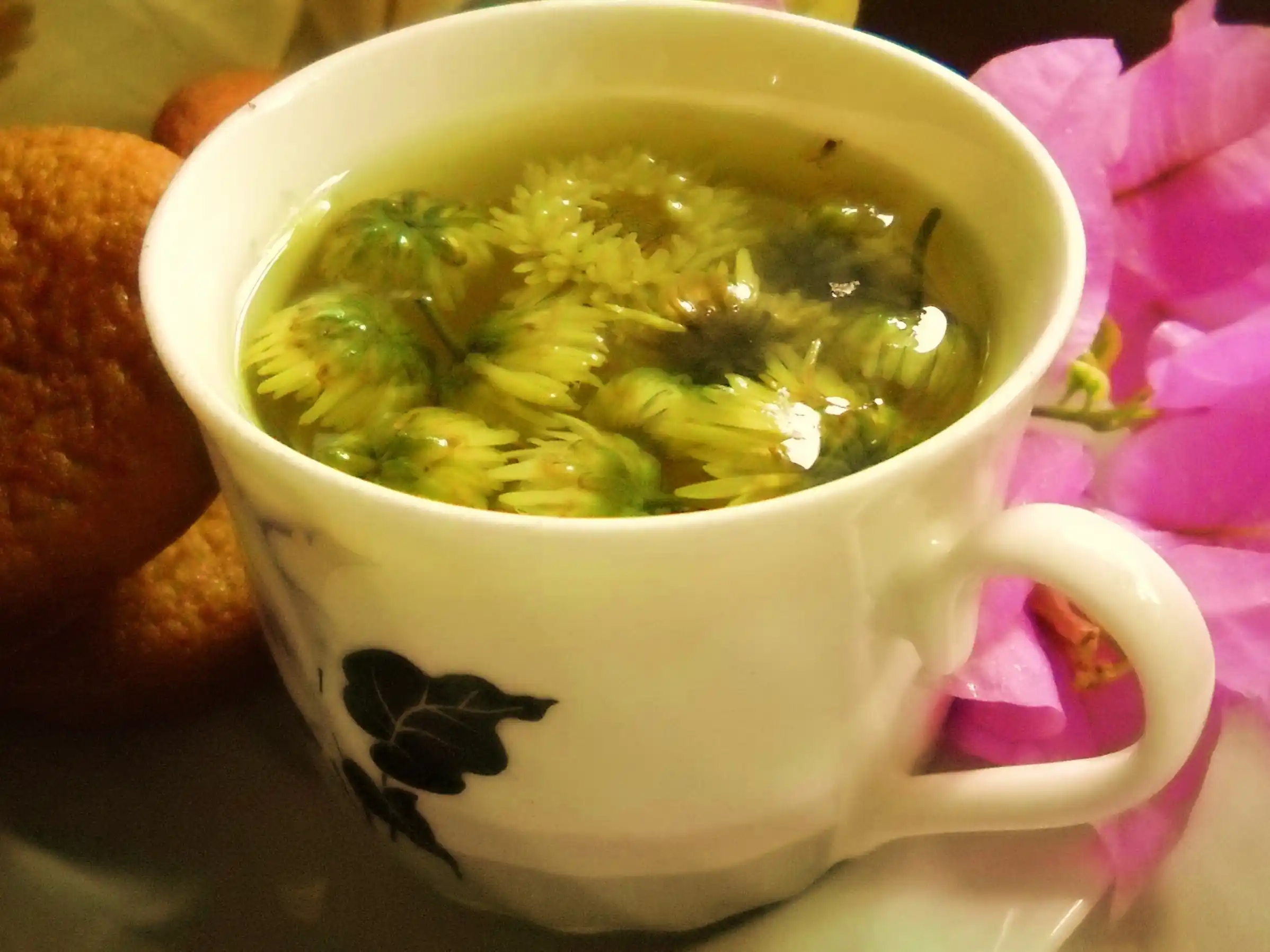Té de crisantemo: Láminas de crisantemo blanco frente a láminas de crisantemo amarillo 1 Té de crisantemo Blanco vs. Amarillo Láminas de crisantemo 2