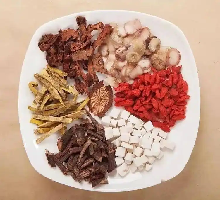 Die Wahl zwischen ODM-Standardformeln und vollständiger Individualisierung für chinesische Kräuterprodukte 1 Die Wahl zwischen ODM-Standardformeln und vollständiger Individualisierung für chinesische Kräuterprodukte 2