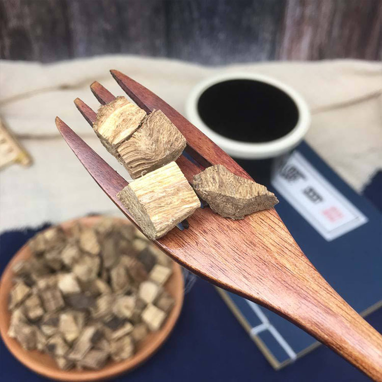 Kudzu Root (Ge Gen): quando scegliere i blocchi rispetto ai granuli per i progetti OEM?